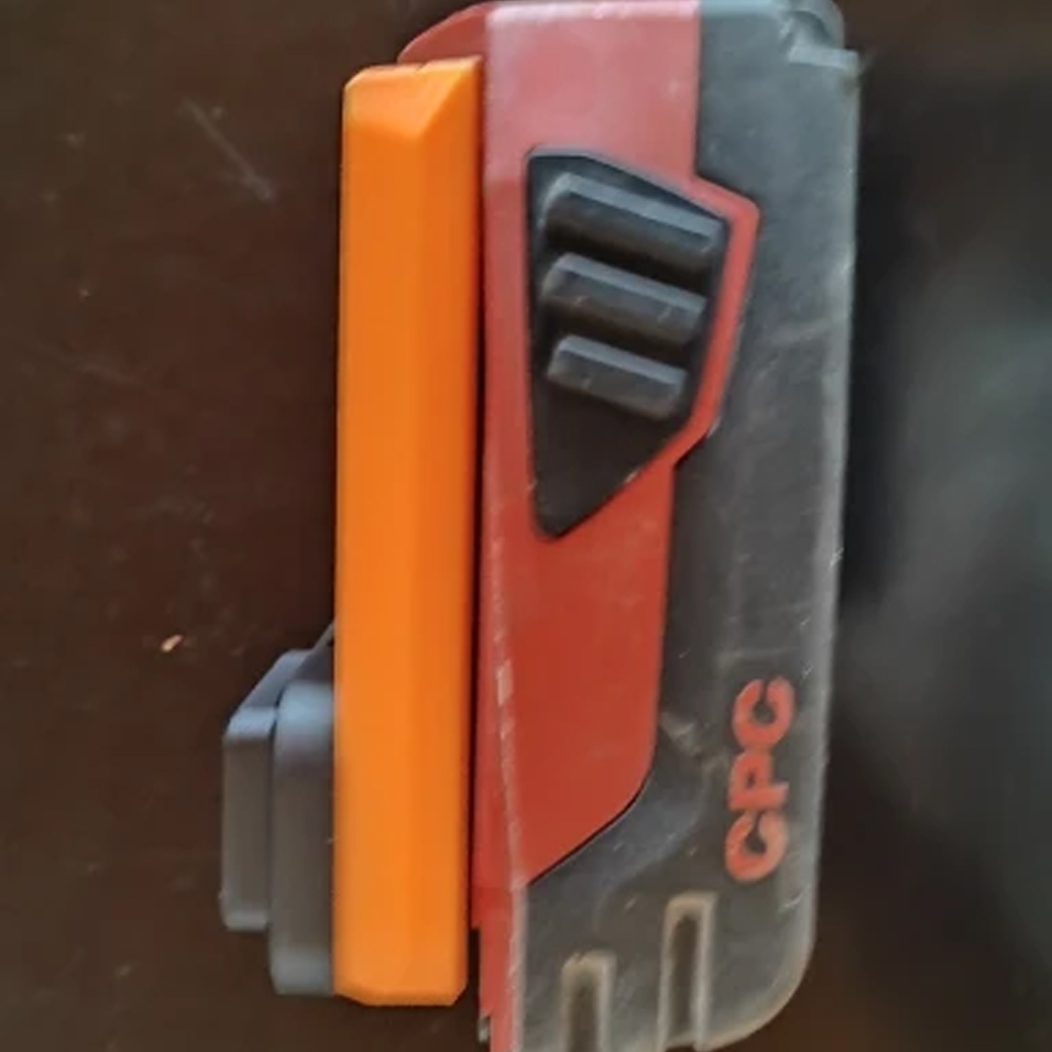 شاحن بطارية وبنك طاقة لبطارية  - مراجعة Power Tools Hilti وسعره